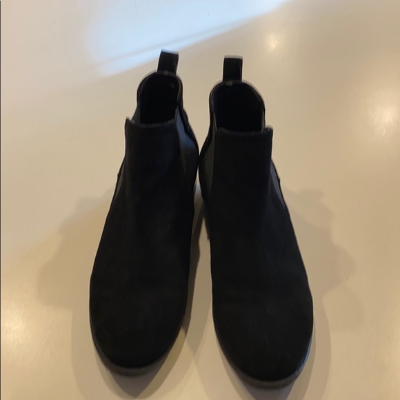 Steve Madden black suede Chelsea Bootie - Picture 5 of 5